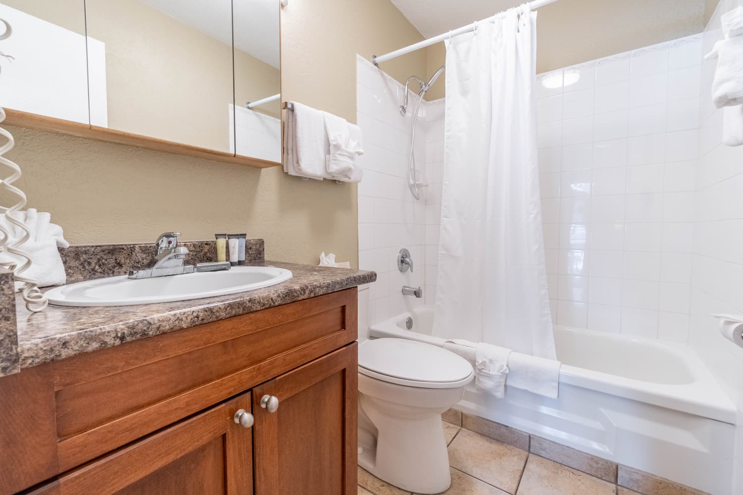 Safari Beach Resort Osoyoos - Unit 119
