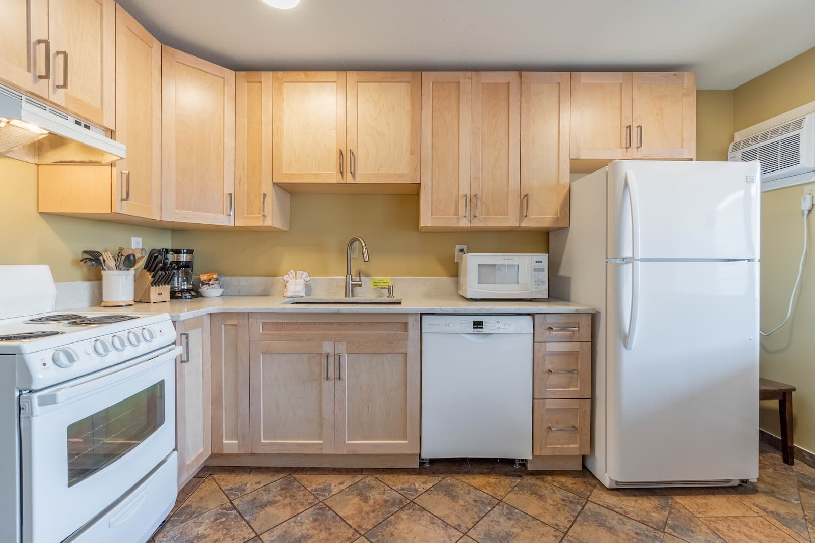 Safari Beach Resort Osoyoos - Unit 132