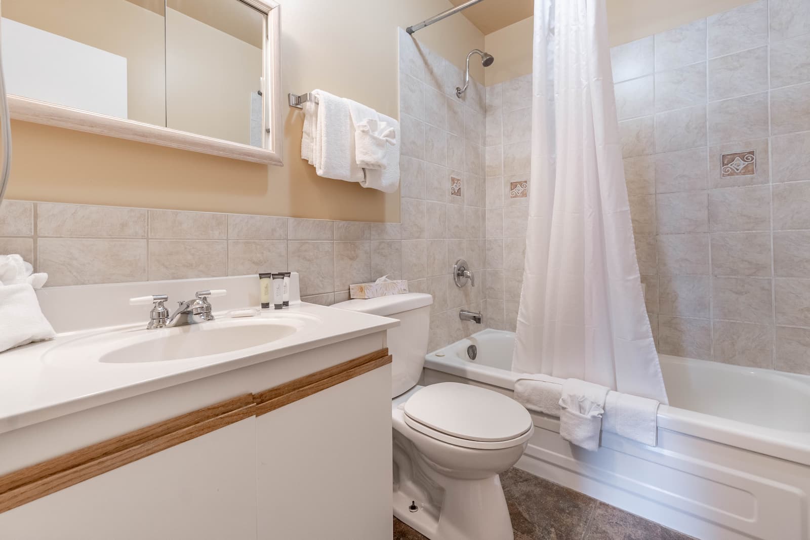 Safari Beach Resort Osoyoos - Unit 209