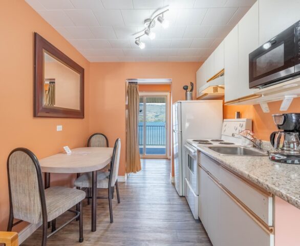 Safari Beach Resort Osoyoos - Unit 209