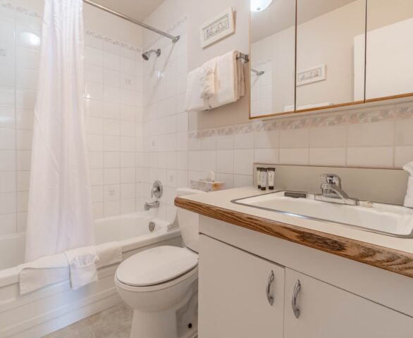 Safari Beach Resort Osoyoos - Unit 210