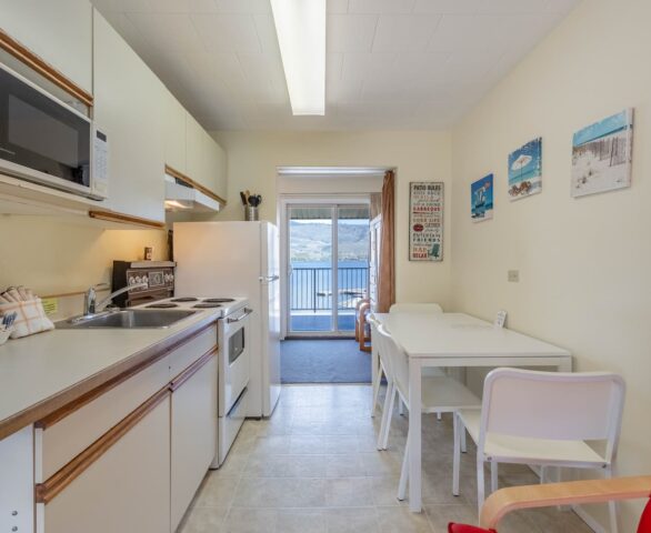 Safari Beach Resort Osoyoos - Unit 210