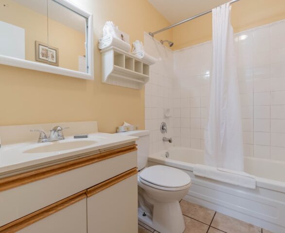 Safari Beach Resort Osoyoos - Unit 211