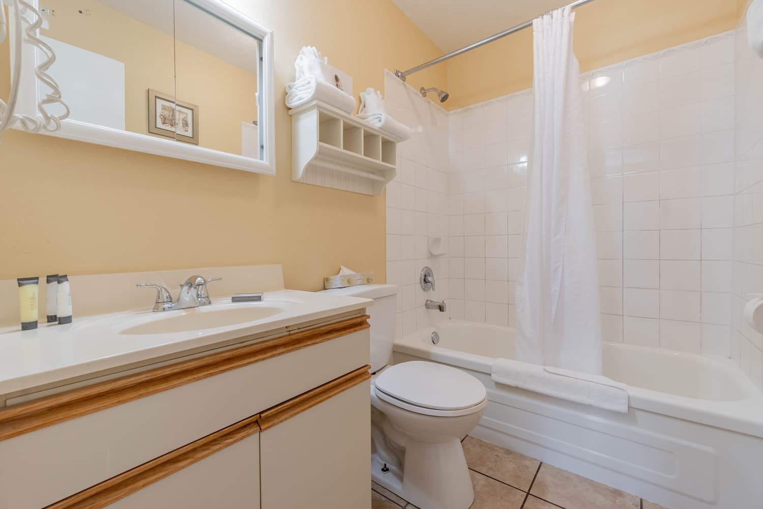 Safari Beach Resort Osoyoos - Unit 211