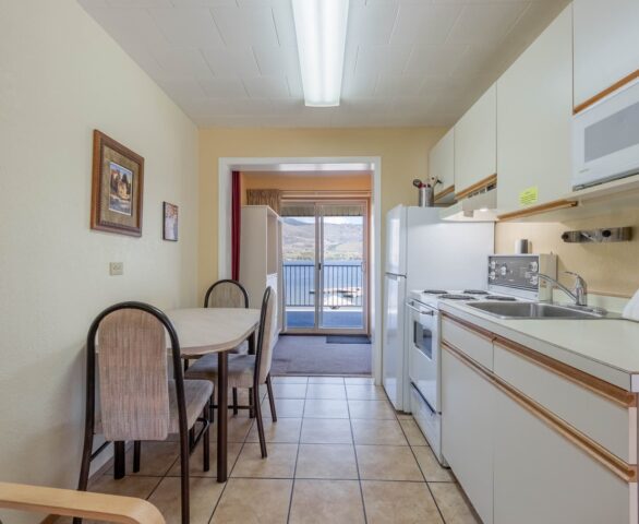 Safari Beach Resort Osoyoos - Unit 211