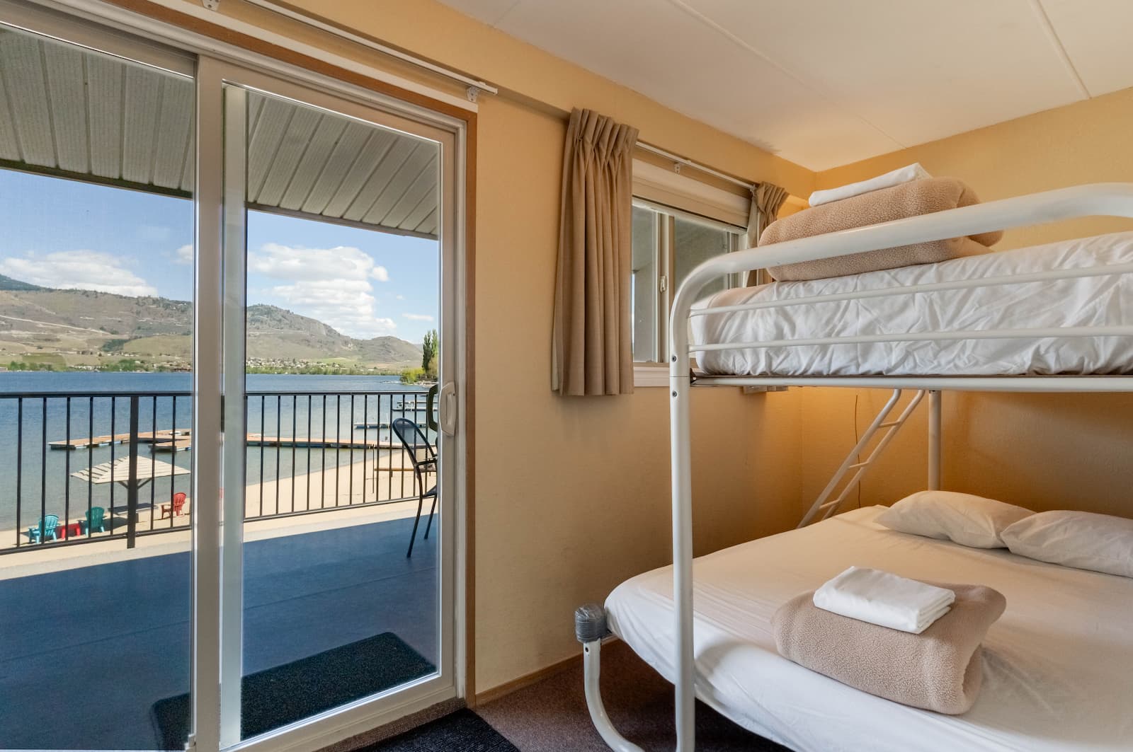 Safari Beach Resort Osoyoos - Unit 211