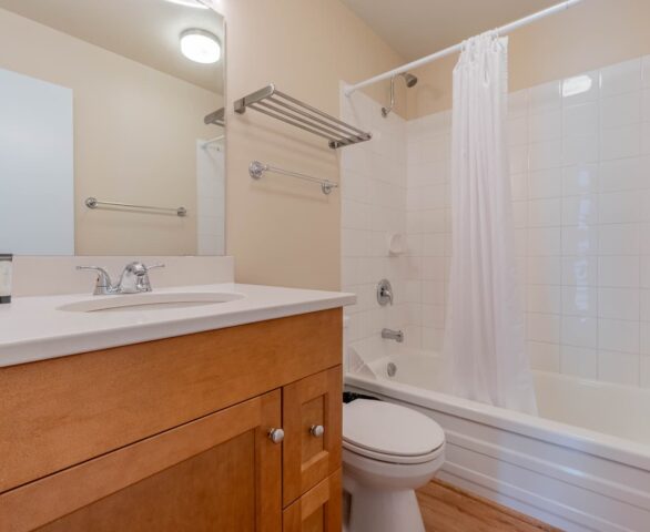 Safari Beach Resort Osoyoos - Unit 214