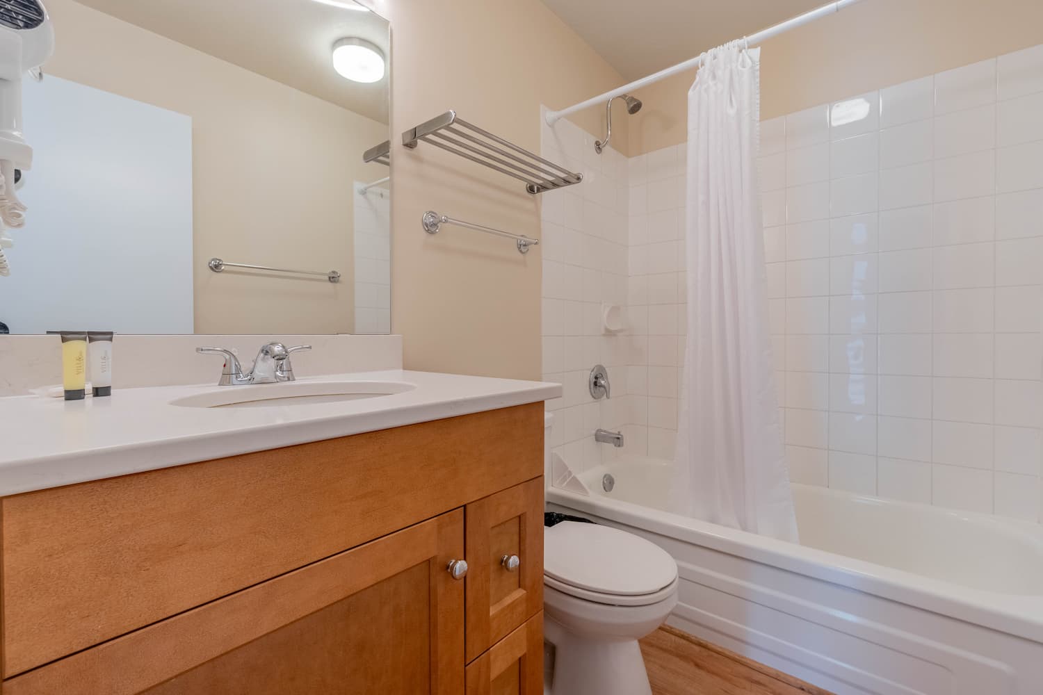 Safari Beach Resort Osoyoos - Unit 214