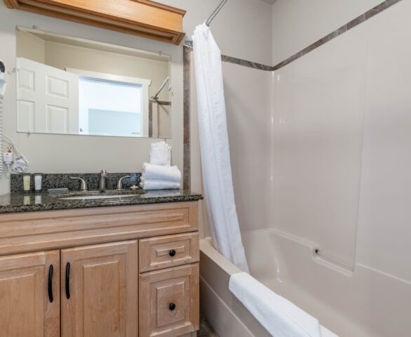 Safari Beach Resort Osoyoos - Unit 231