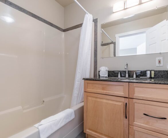 Safari Beach Resort Osoyoos - Unit 232