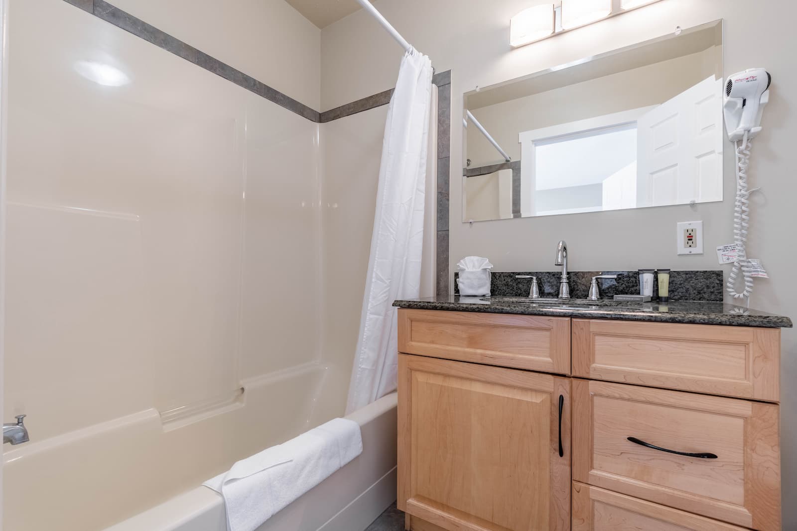 Safari Beach Resort Osoyoos - Unit 232