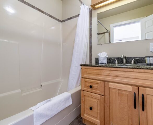 Safari Beach Resort Osoyoos - Unit 233