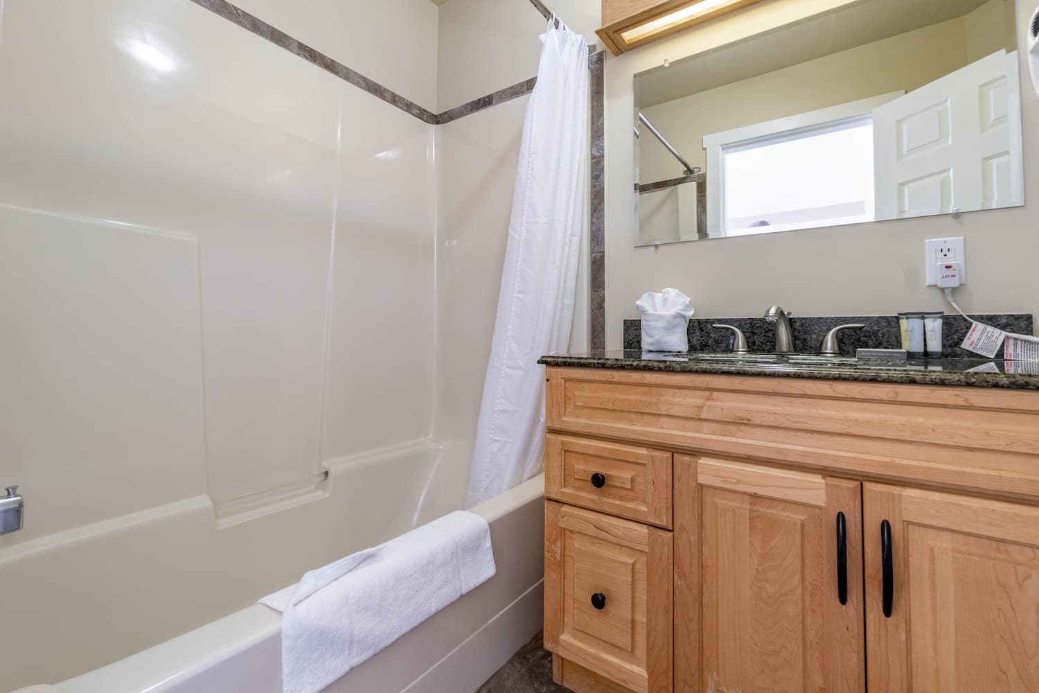 Safari Beach Resort Osoyoos - Unit 233