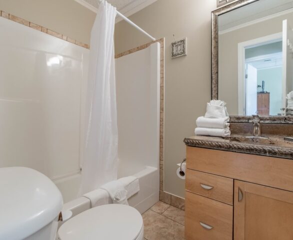 Safari Beach Resort Osoyoos - Unit 300