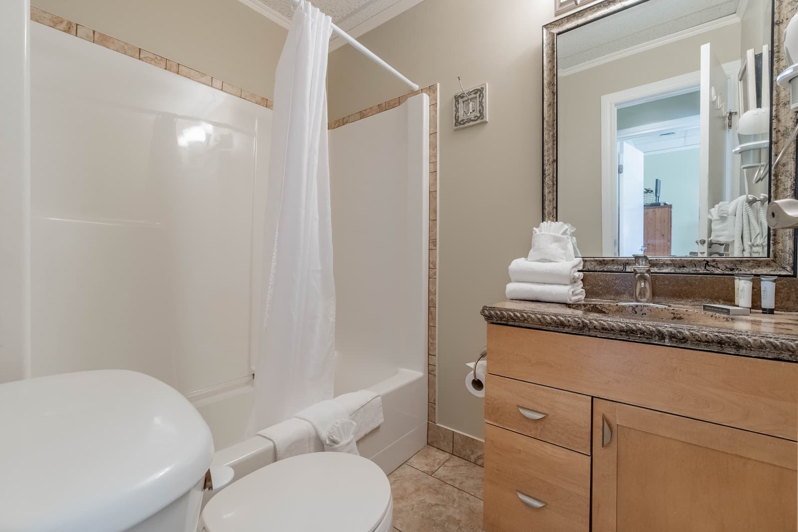 Safari Beach Resort Osoyoos - Unit 300