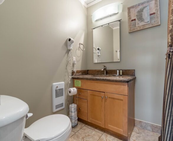 Safari Beach Resort Osoyoos - Unit 300