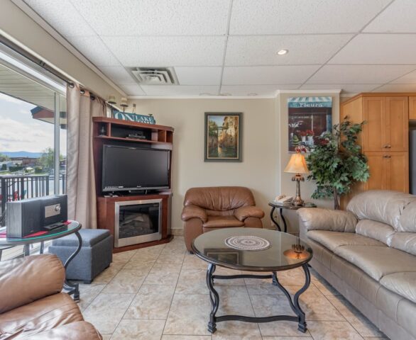 Safari Beach Resort Osoyoos - Unit 300