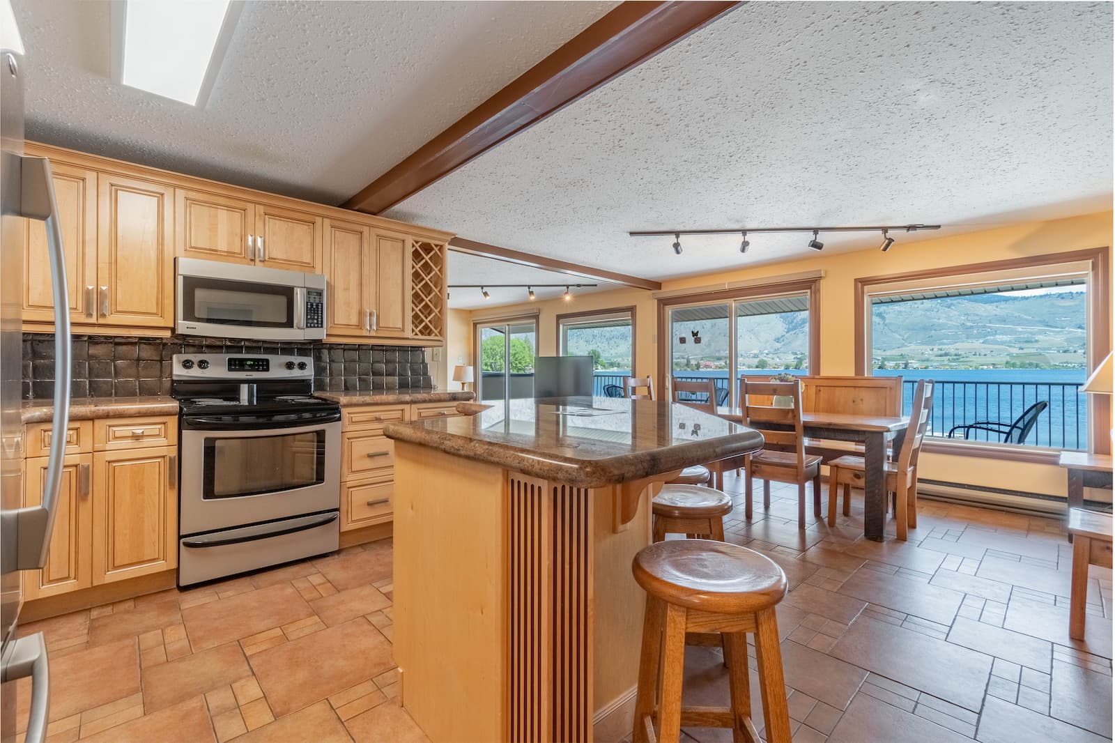 Unit 200, Safari Beach Resort Osoyoos