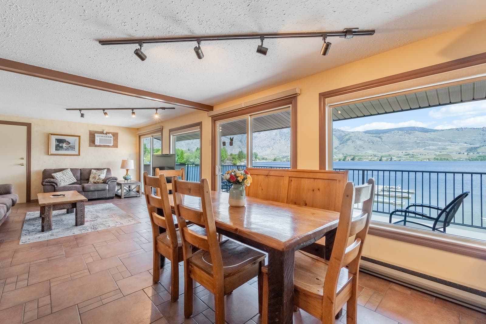 Unit 200, Safari Beach Resort Osoyoos