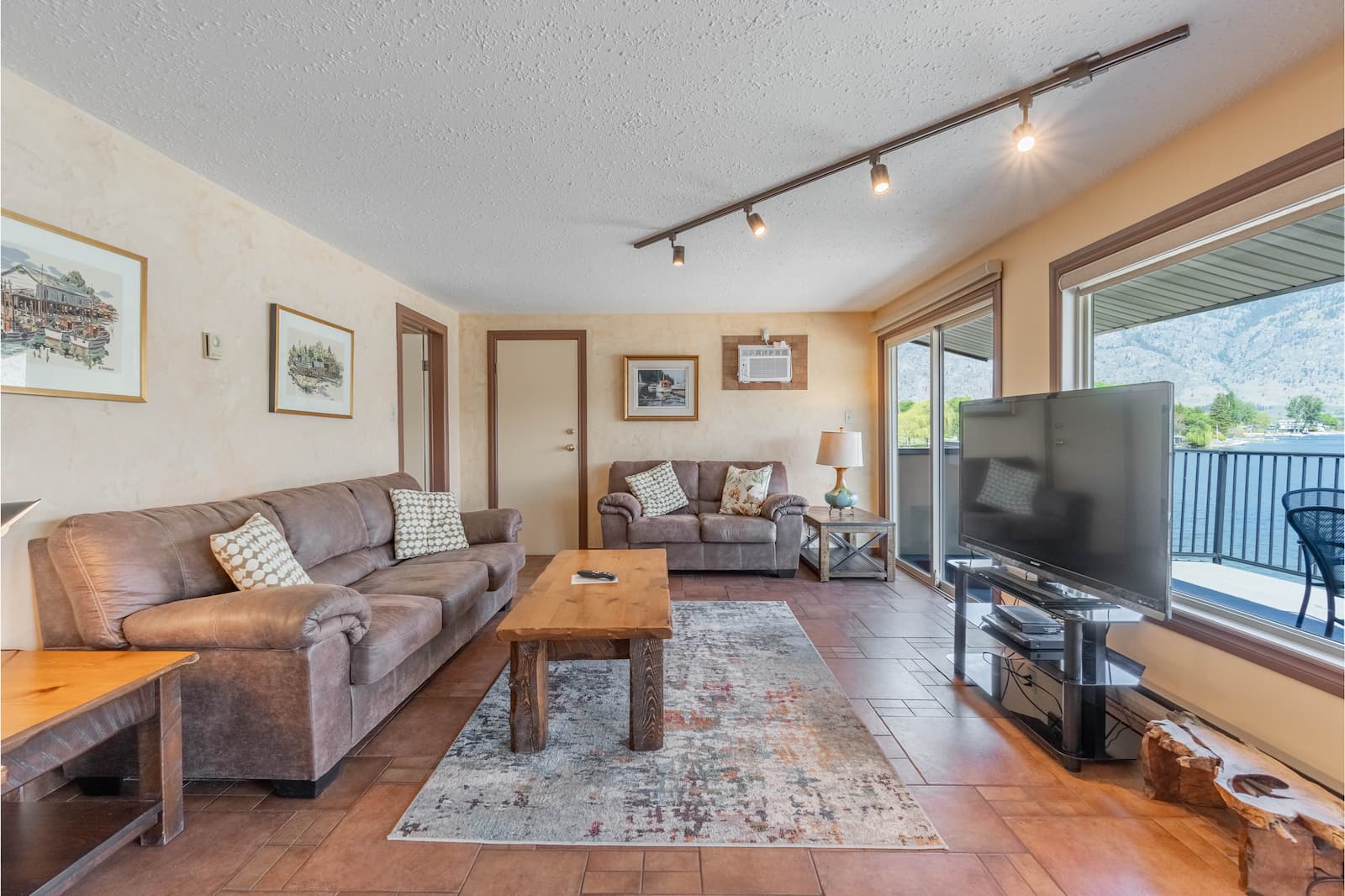 Unit 200, Safari Beach Resort Osoyoos