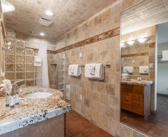 Unit 200, Safari Beach Resort Osoyoos