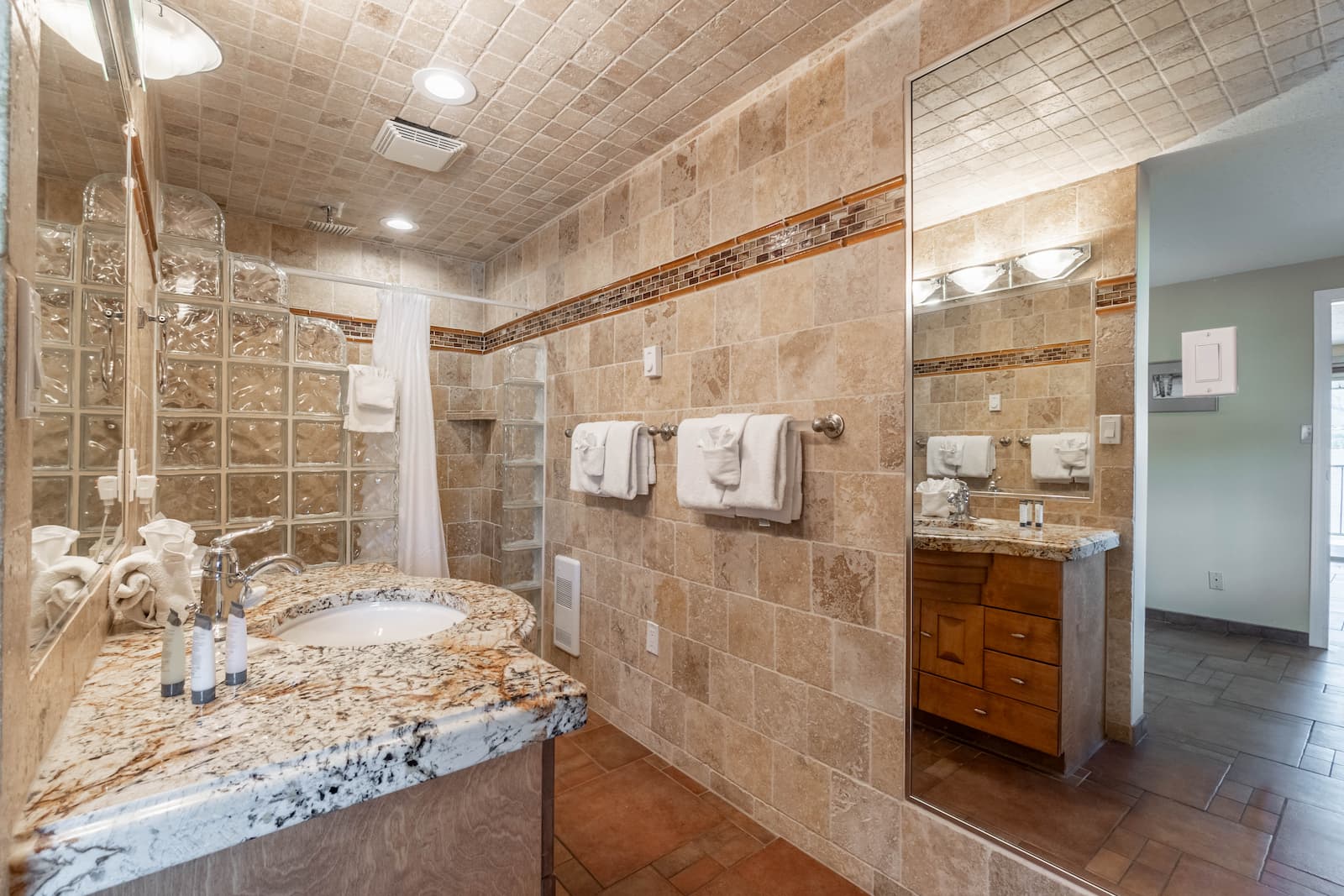 Unit 200, Safari Beach Resort Osoyoos