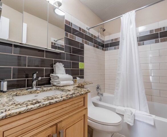 Safari Beach Resort Osoyoos - Unit 201