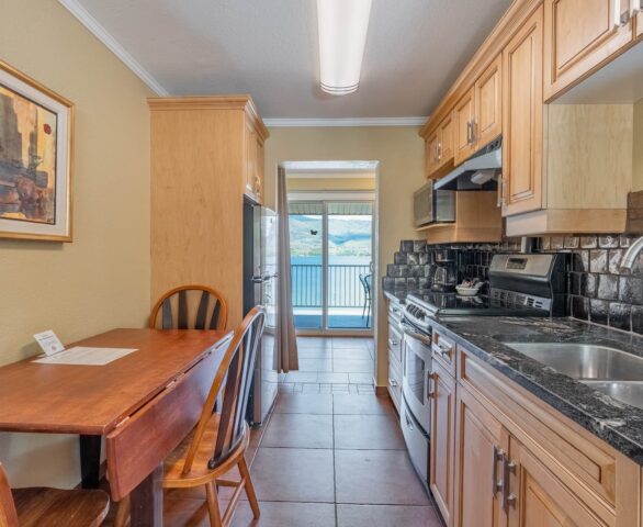 Safari Beach Resort Osoyoos - Unit 201