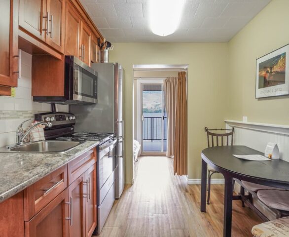 Safari Beach Resort Osoyoos - Unit 202