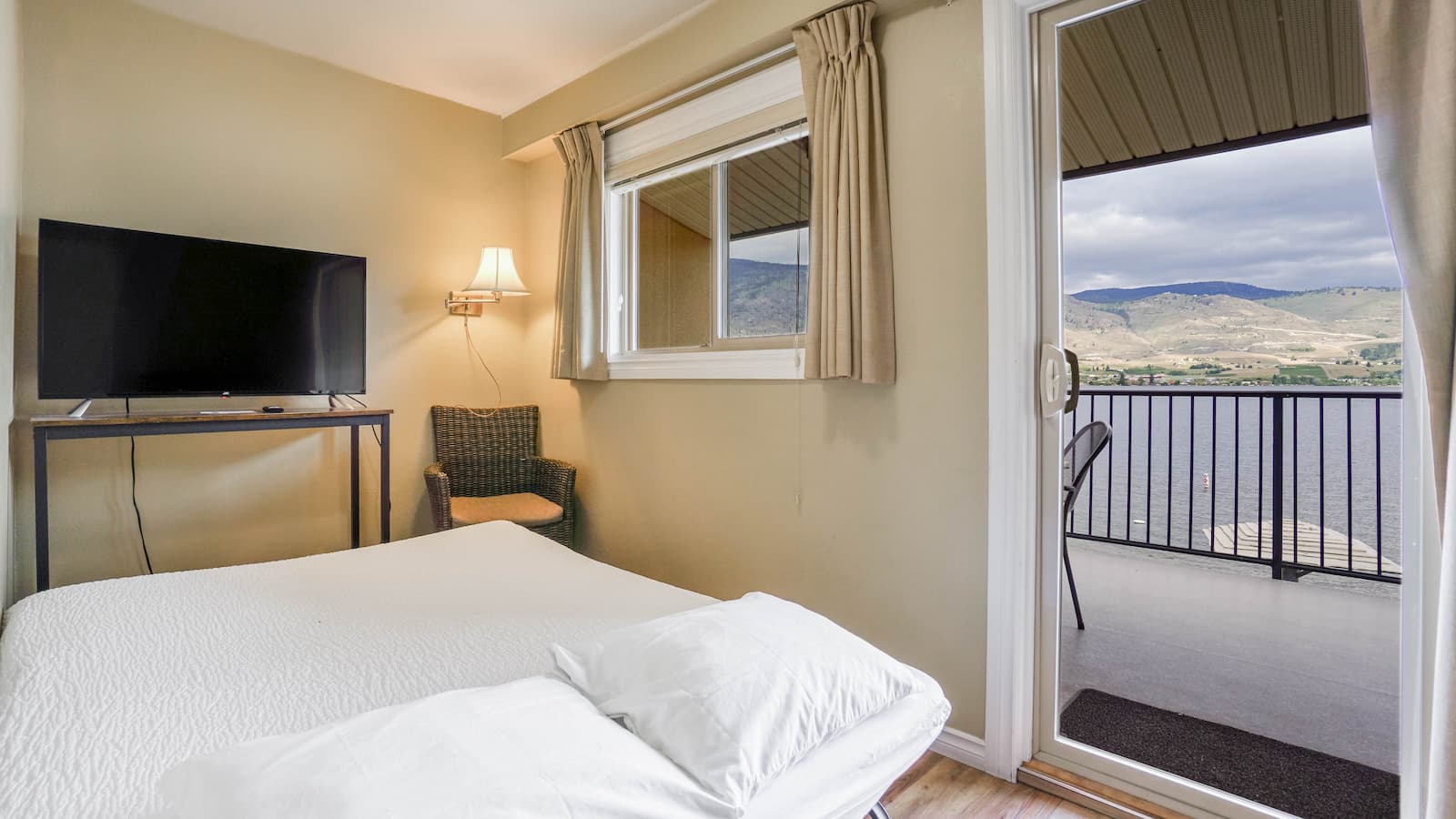 Safari Beach Resort Osoyoos - Unit 202