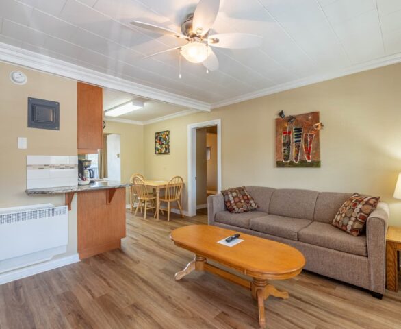 Safari Beach Resort Osoyoos - Unit 204