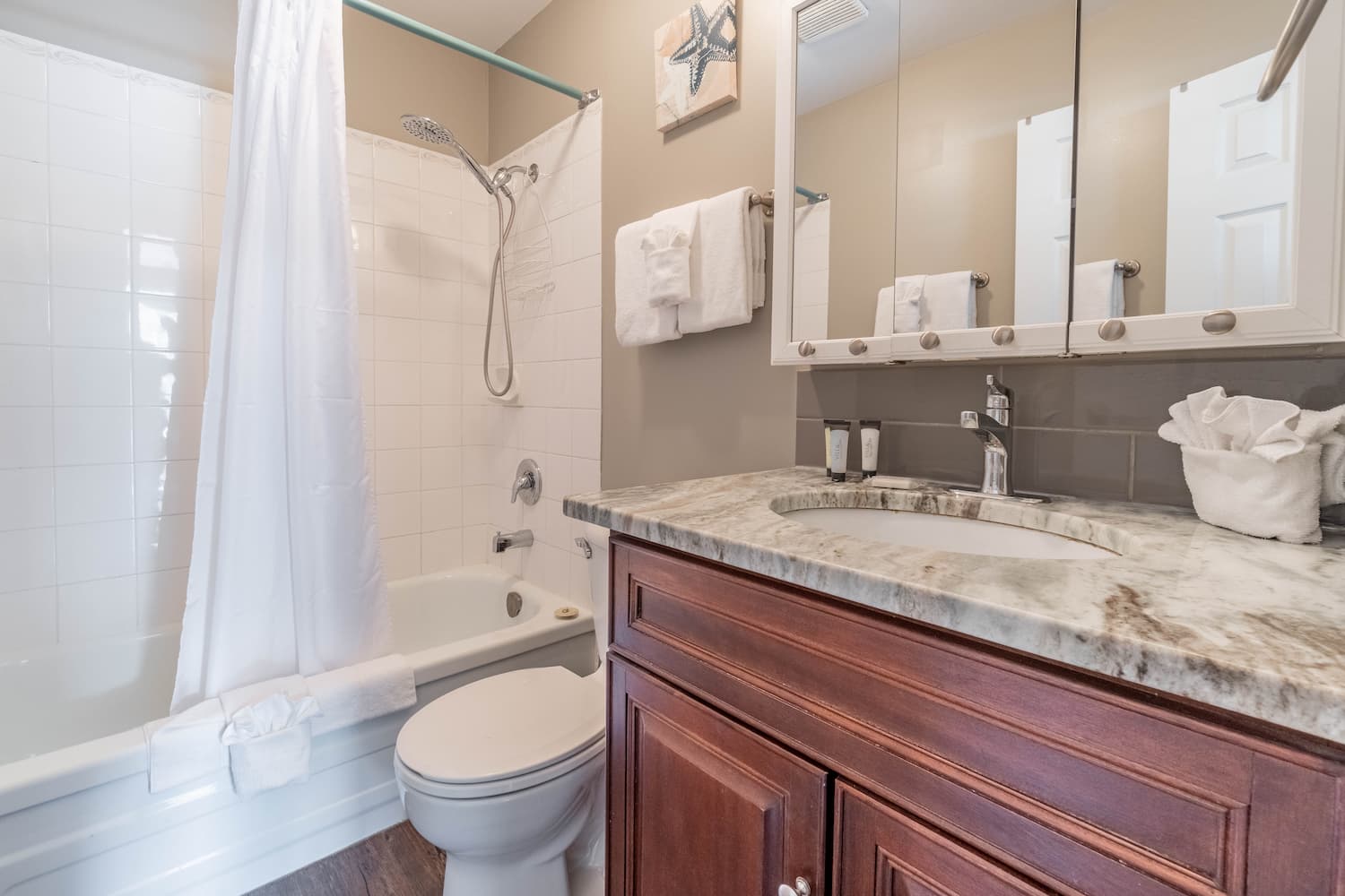 Safari Beach Resort Osoyoos - Unit 206