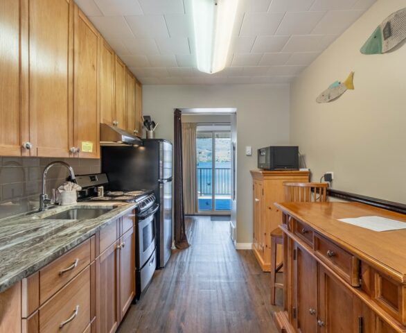 Safari Beach Resort Osoyoos - Unit 206