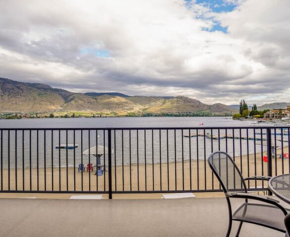 Safari Beach Resort Osoyoos - Unit 207
