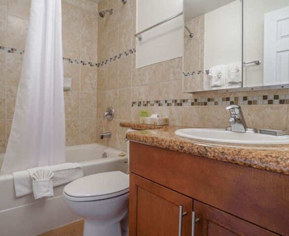 Safari Beach Resort Osoyoos - Unit 208