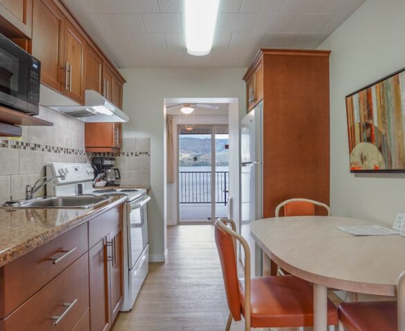 Safari Beach Resort Osoyoos - Unit 208