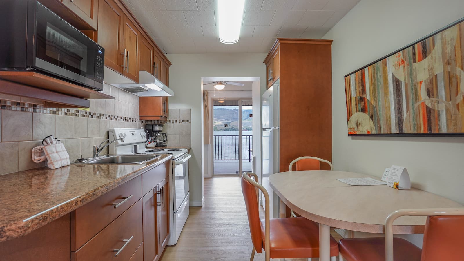 Safari Beach Resort Osoyoos - Unit 208