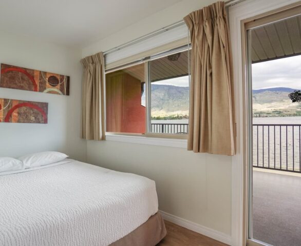 Safari Beach Resort Osoyoos - Unit 208