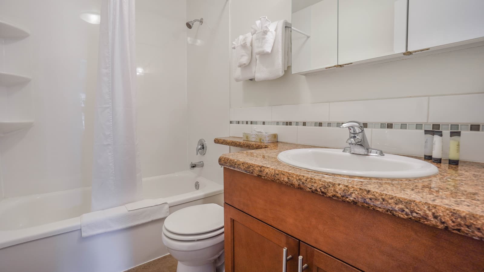 Safari Beach Resort Osoyoos - Unit 215