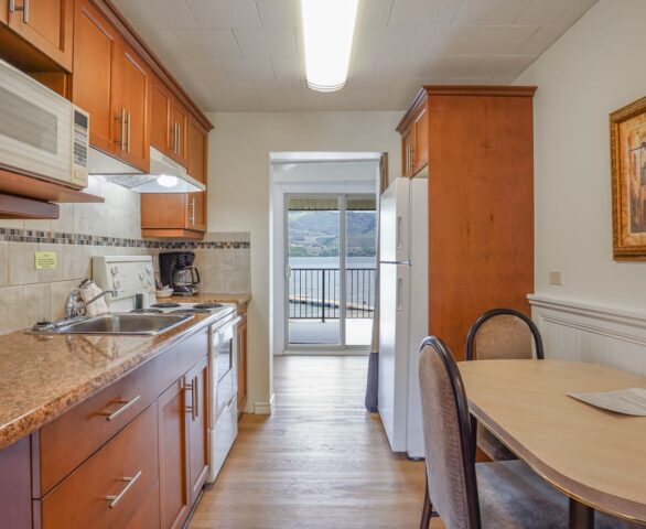 Safari Beach Resort Osoyoos - Unit 215