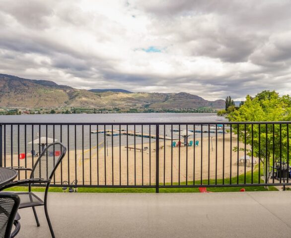Safari Beach Resort Osoyoos - Unit 215