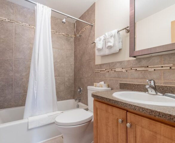 Safari Beach Resort Osoyoos - Unit 216