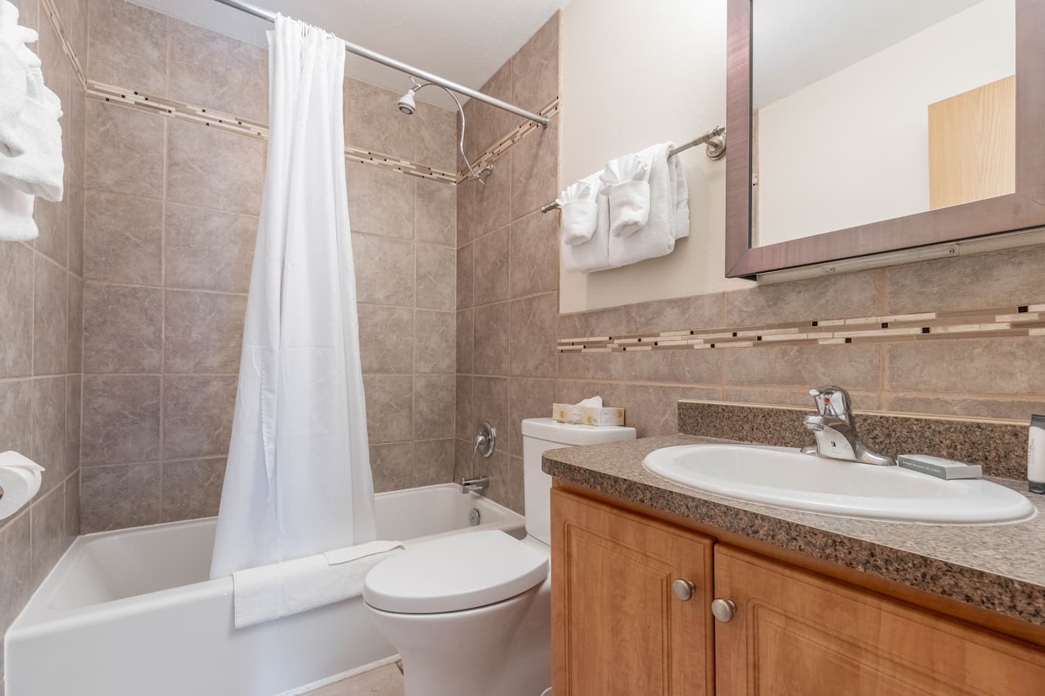 Safari Beach Resort Osoyoos - Unit 216