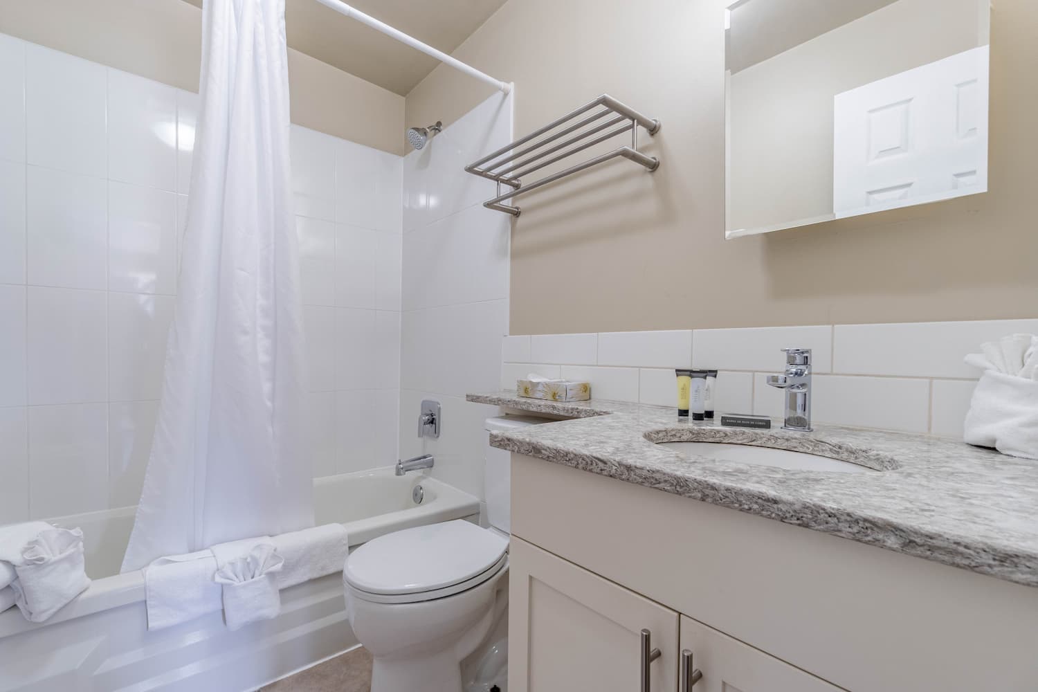 Safari Beach Resort Osoyoos - Unit 217