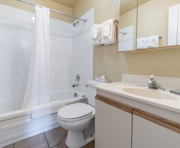 Safari Beach Resort Osoyoos - Unit 220