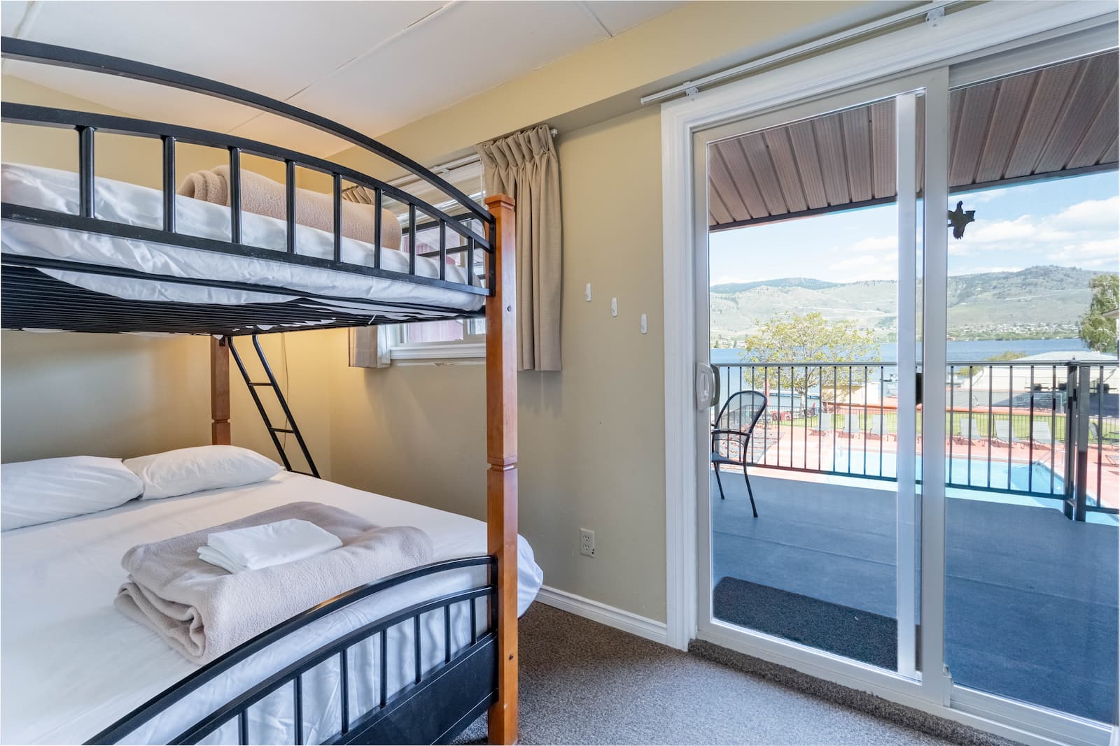 Safari Beach Resort Osoyoos - Unit 220